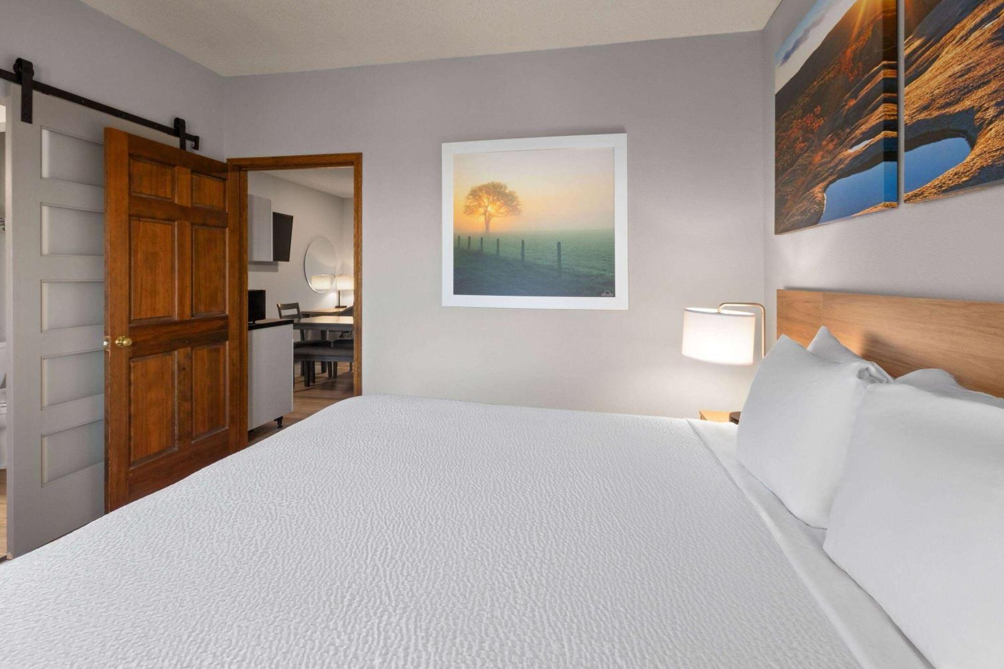 Days By Wyndham Hotel Hutchinson