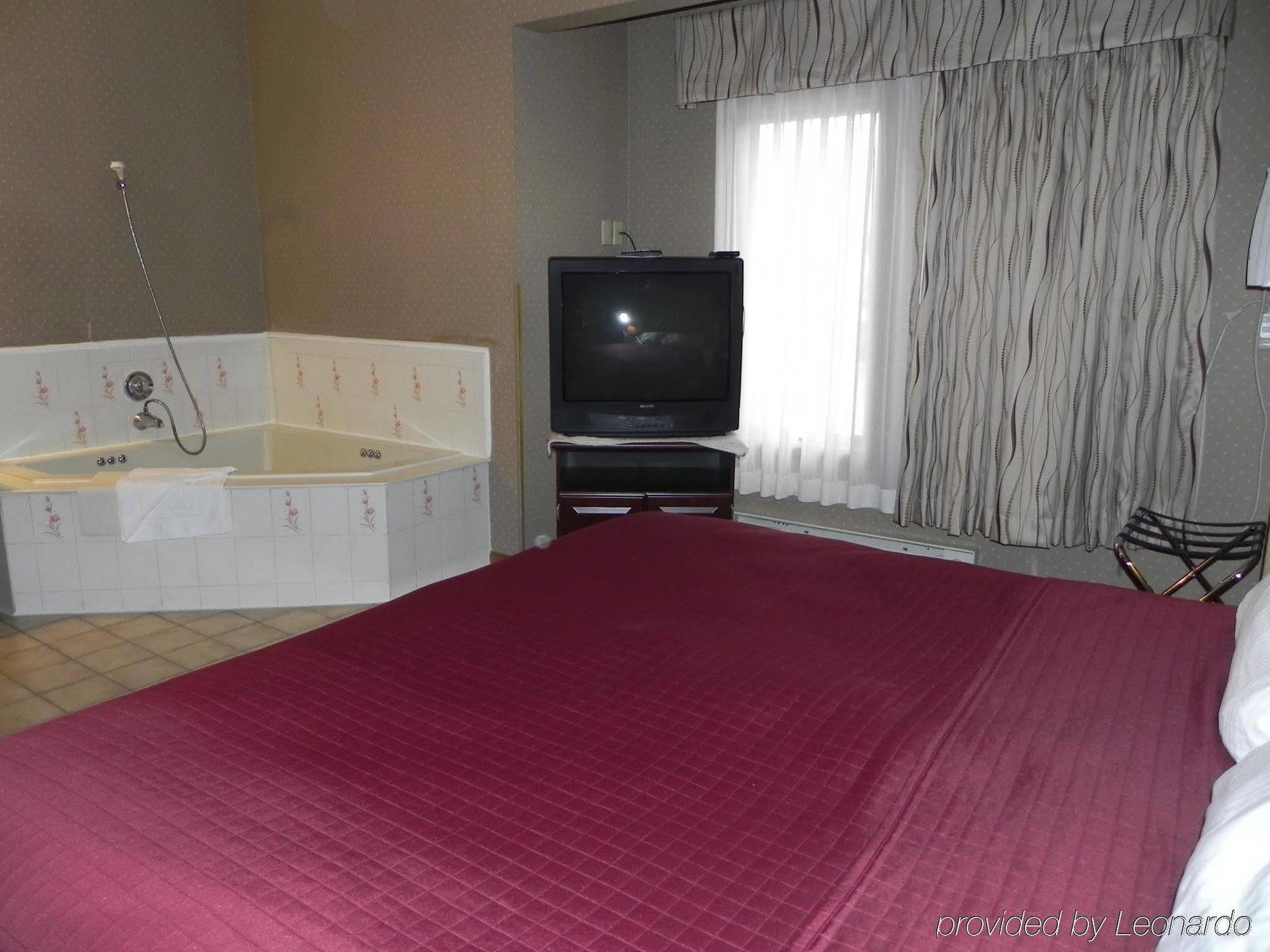 Days By Wyndham Hotel Hutchinson