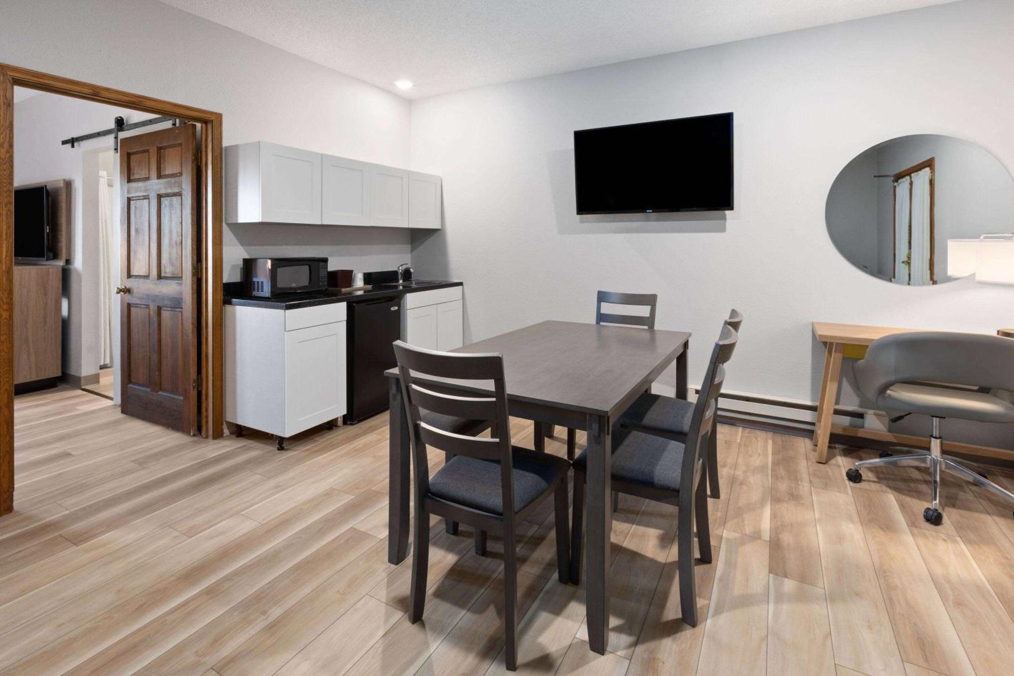 Days By Wyndham Hotel