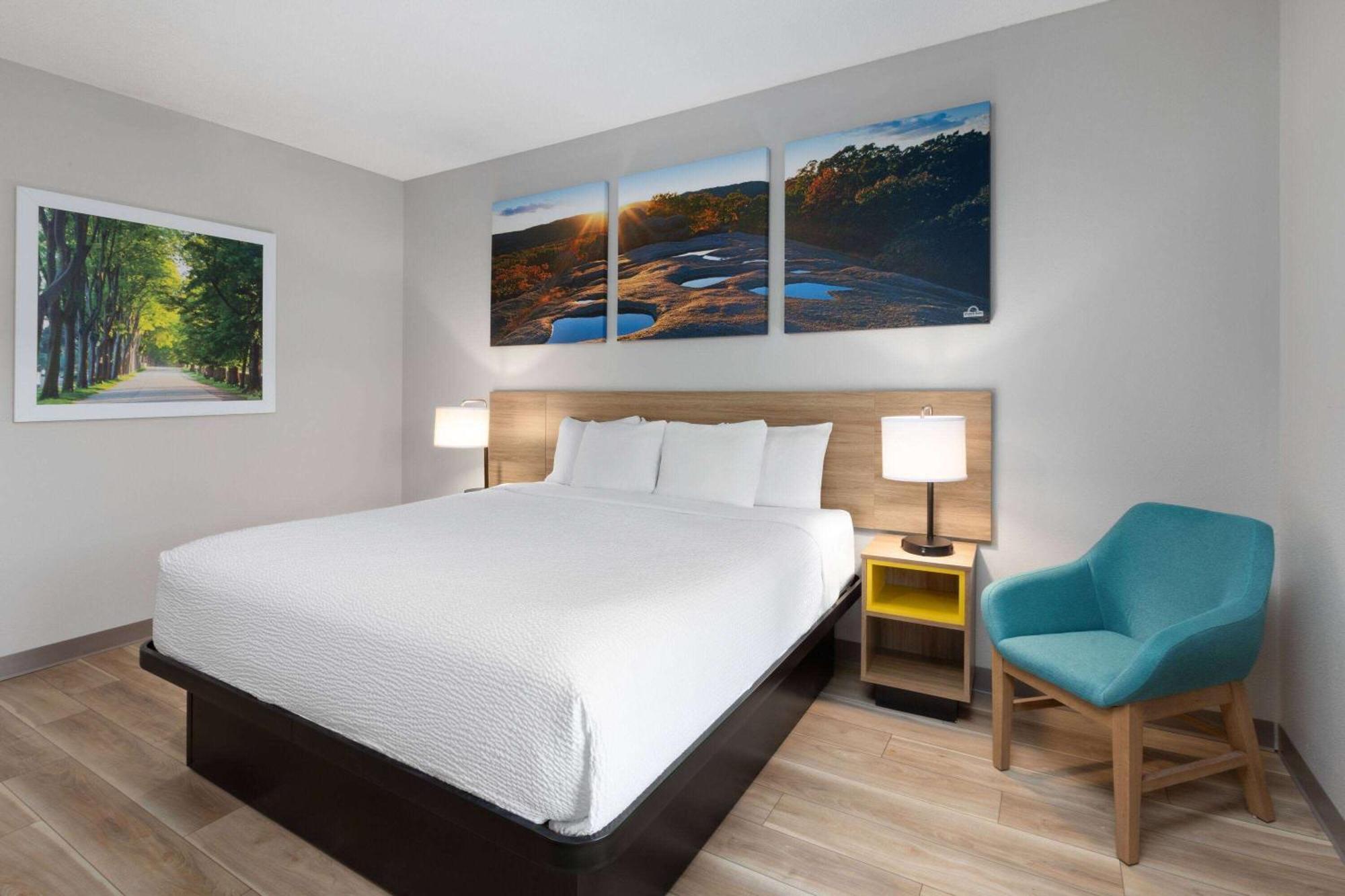 Days By Wyndham Hotel Hutchinson